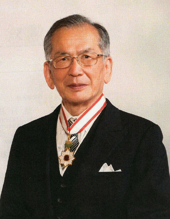 Commemorative photo of Mr. Tsubaki with Medal2023-10-08 15.25.34.png